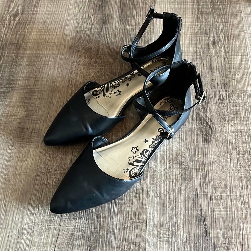BRASH Closed Toe Flats